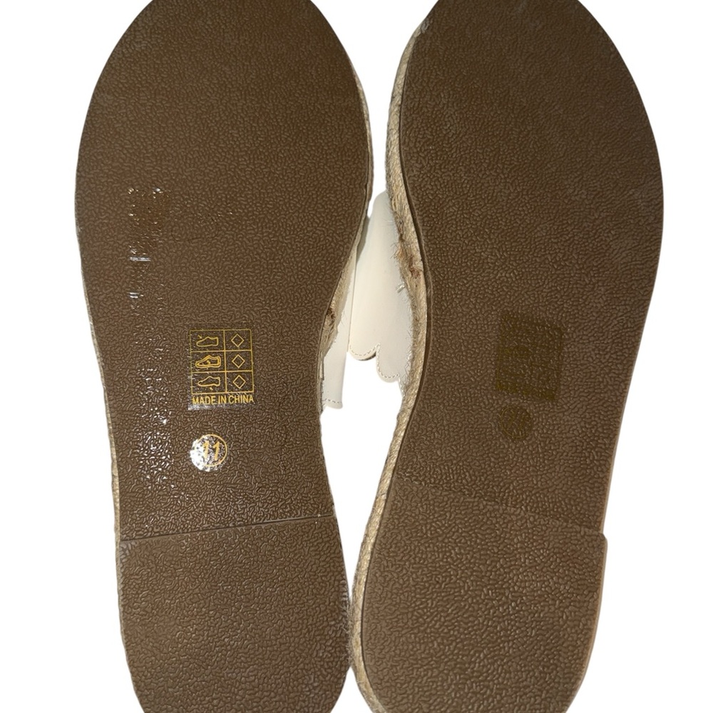 Women’s- Sz11- NWT- Journee Collection White Scallop Cork Slide Sandals - Picture 2 of 5